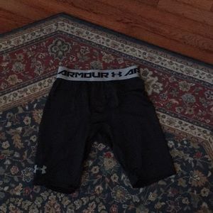 Men’s Under Armour Compression shorts in size L